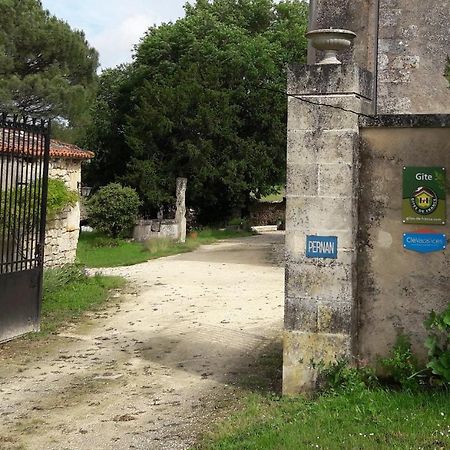 Gite Du Chateau De Pernan Avy Esterno foto