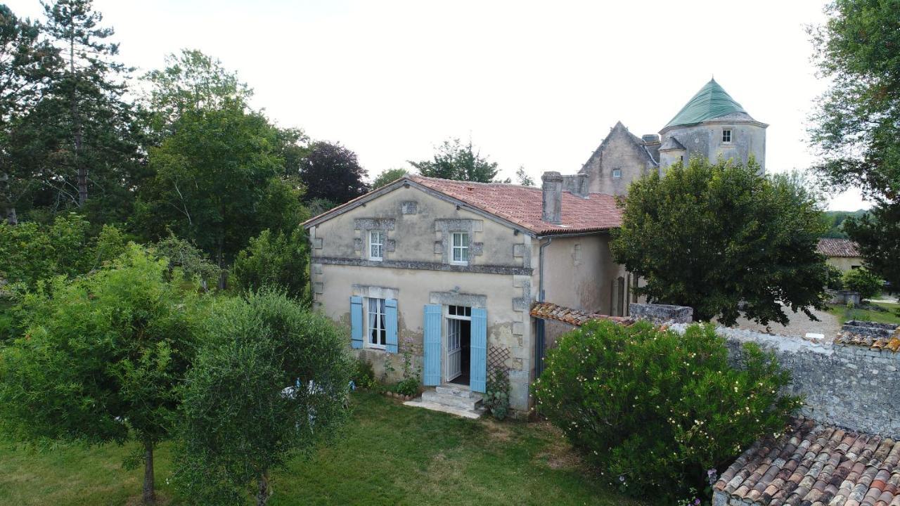 Gite Du Chateau De Pernan Avy Esterno foto