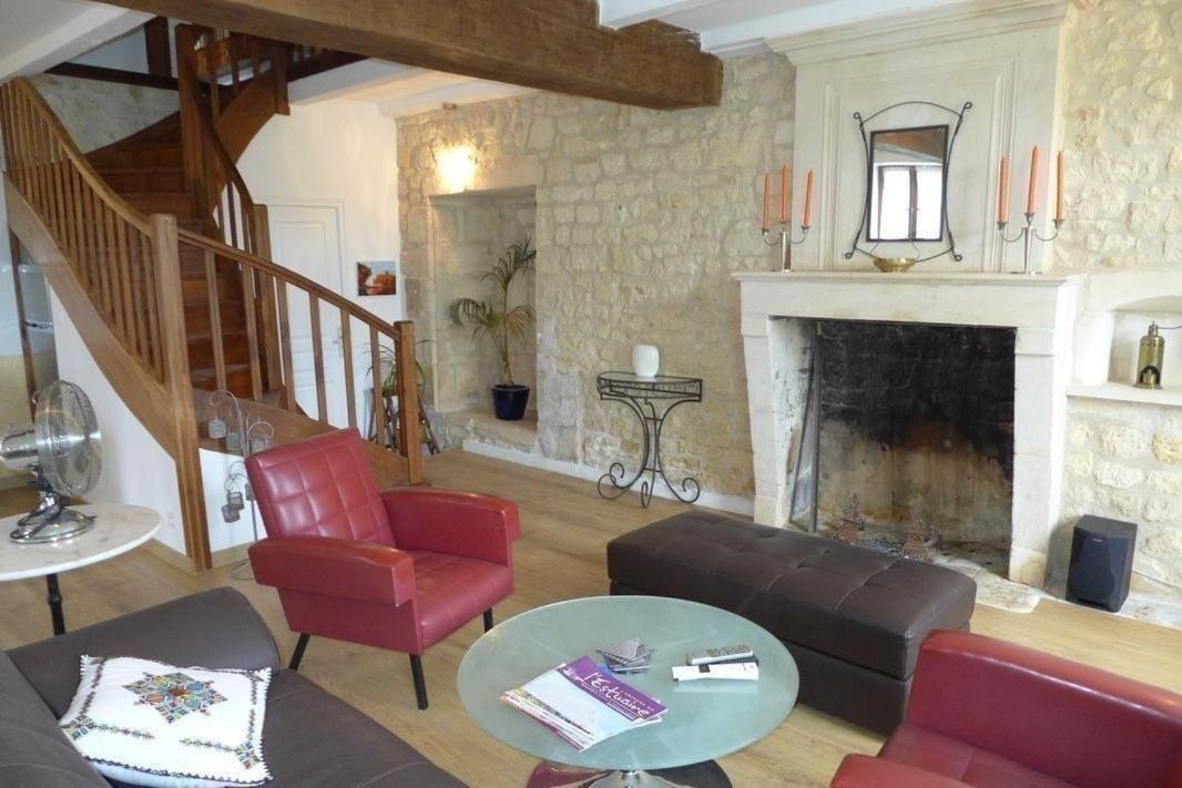 Gite Du Chateau De Pernan Avy Esterno foto