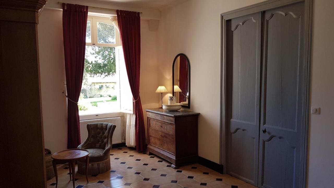 Gite Du Chateau De Pernan Avy Esterno foto
