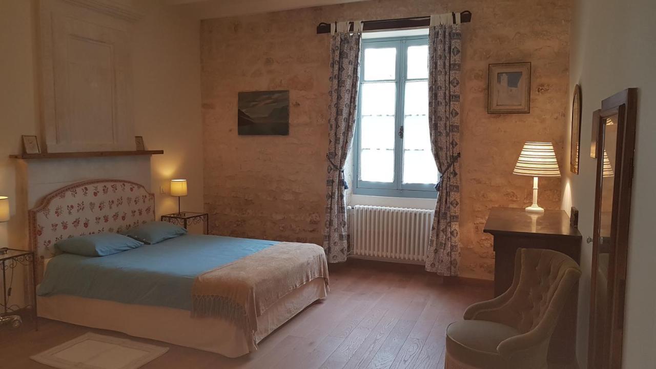 Gite Du Chateau De Pernan Avy Esterno foto