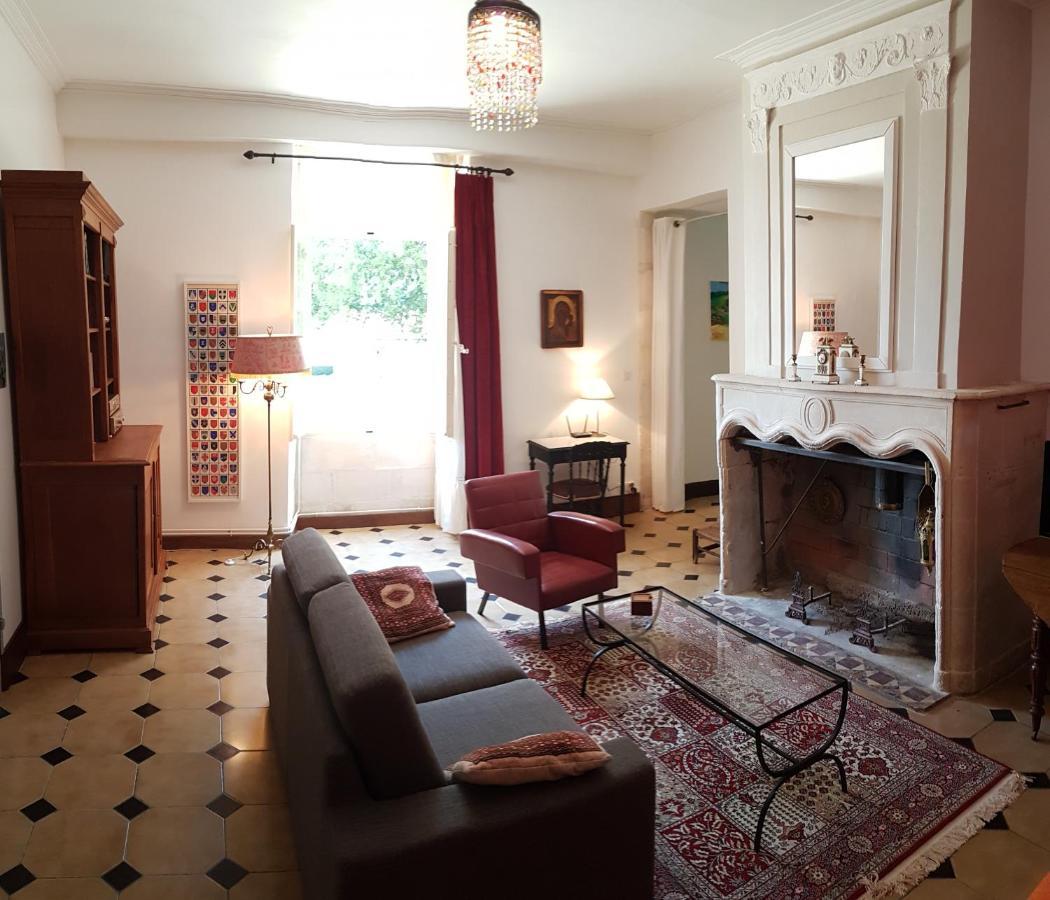 Gite Du Chateau De Pernan Avy Esterno foto