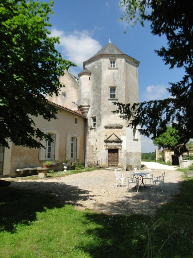 Gite Du Chateau De Pernan Avy Esterno foto